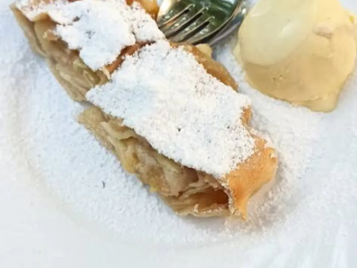 Hausgemachter Apfelstrudel